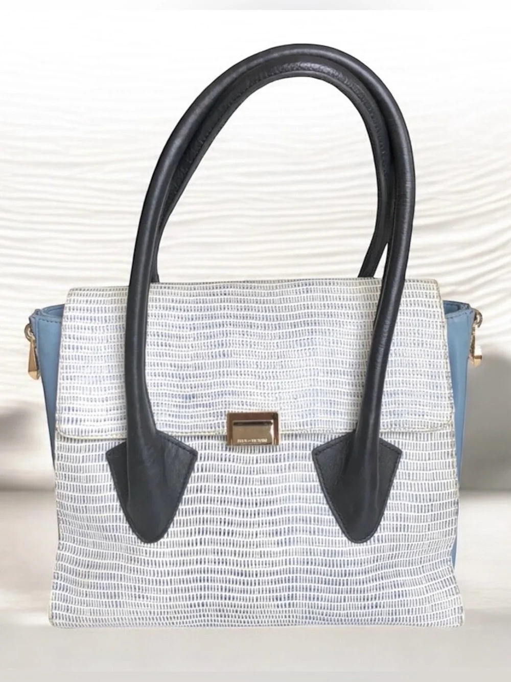 Pour La Victoire Shoulder Bag Leather Handbag